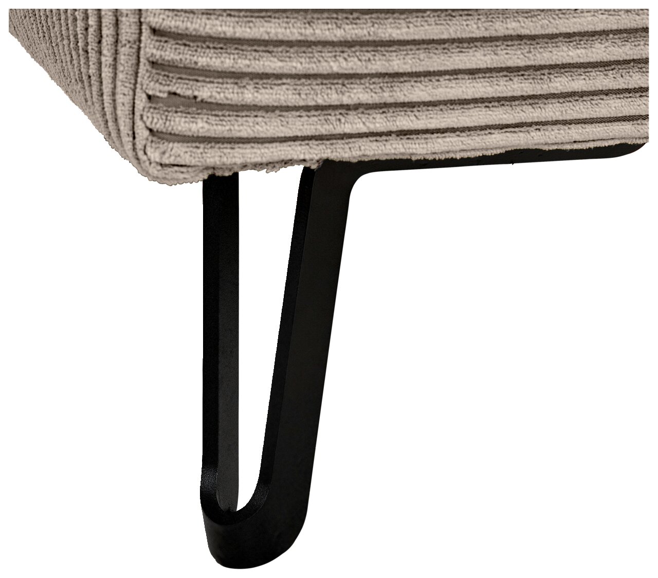 Nahaufnahme eines Sofabeins mit schwarzem Metallgestell und strukturiertem Stoffbezug in Beige.