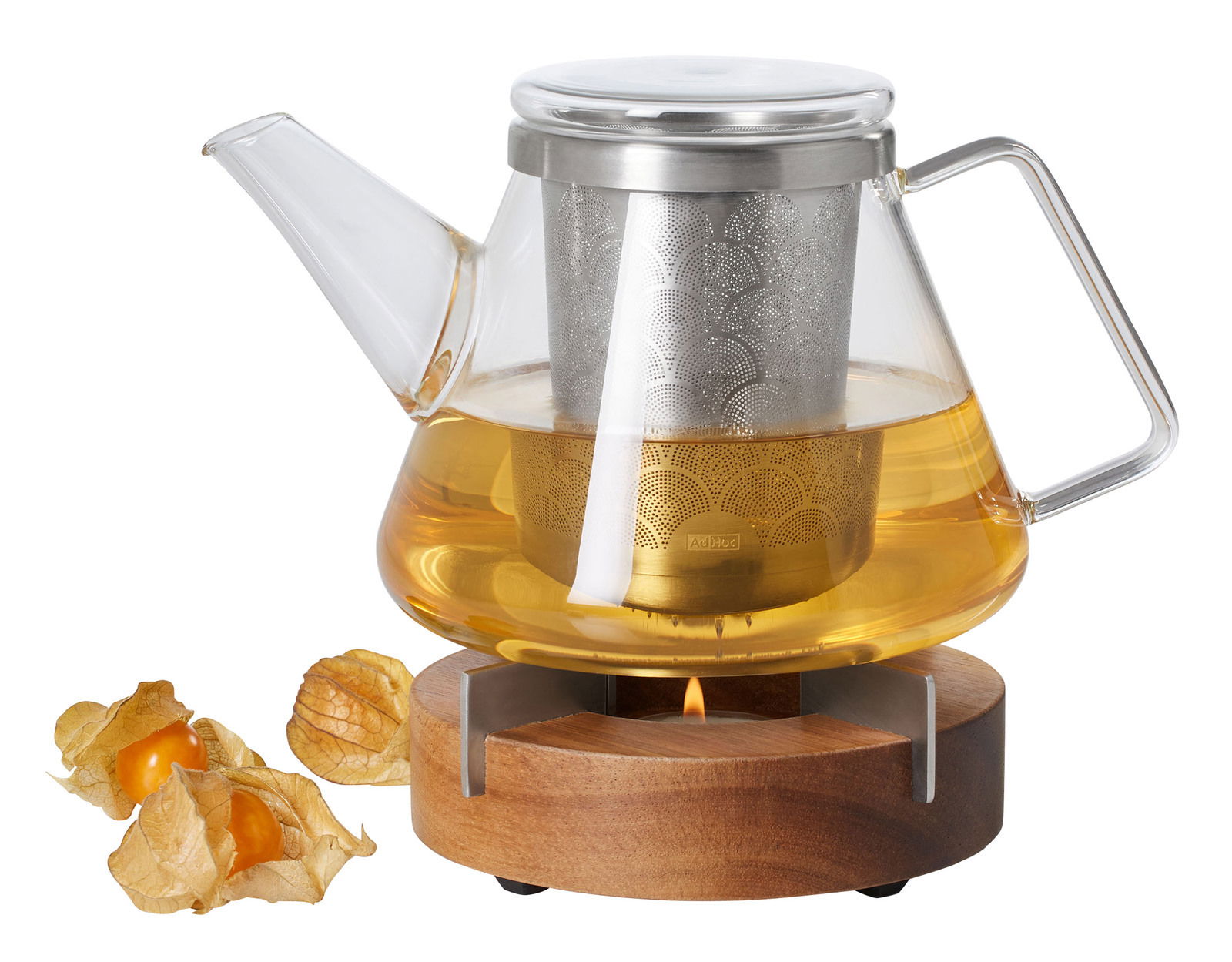 Teekanne mit integriertem Sieb auf einem Holz-Stövchen, seitliche Perspektive