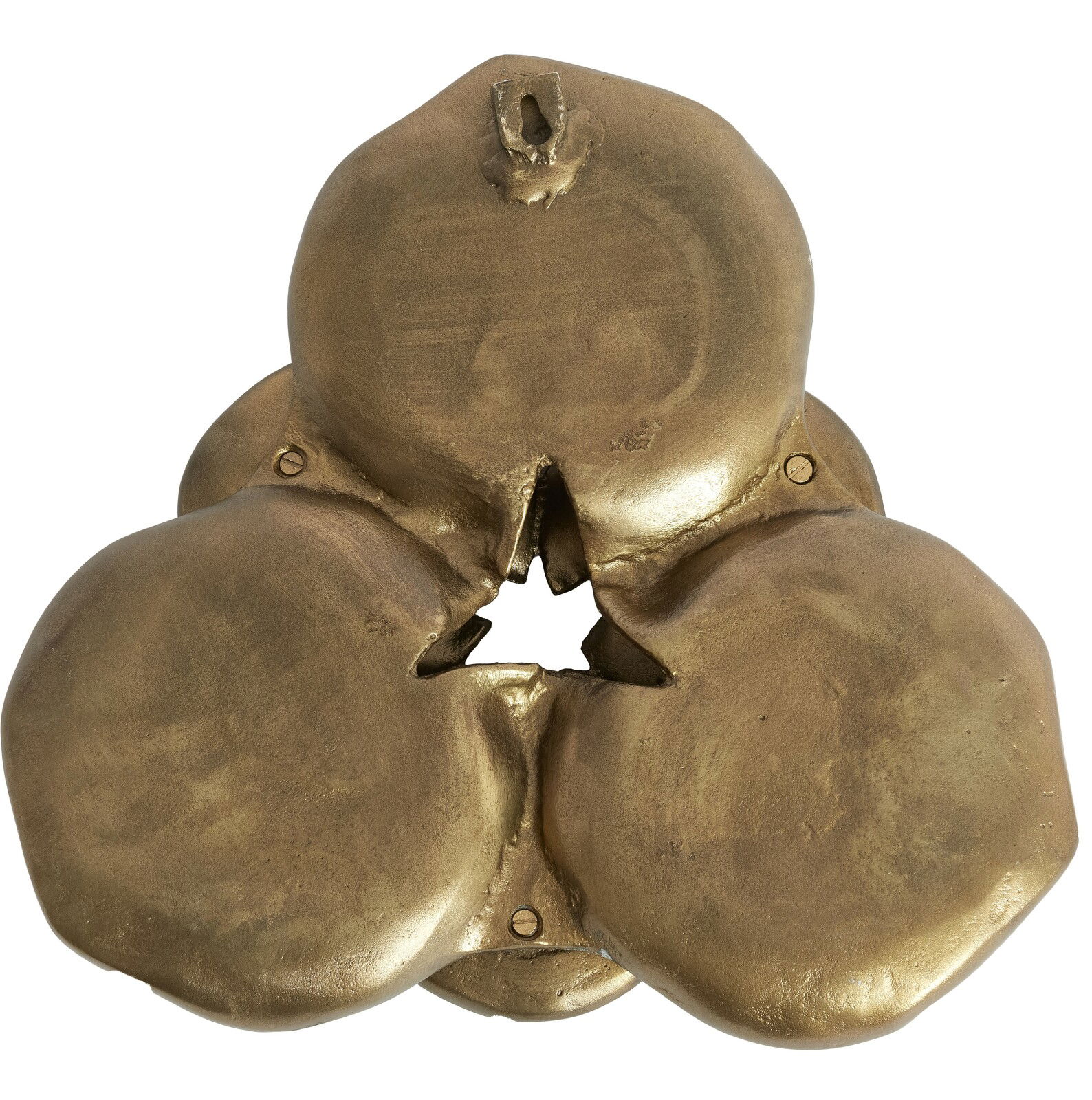 Goldenes Wandornament mit organischer Form und sternförmiger Öffnung in der Mitte, aus der Vorderansicht betrachtet.