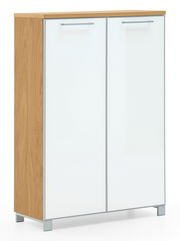Hoch-Schuhkommode aus Holz mit zwei weißen Türen, seitliche Perspektive