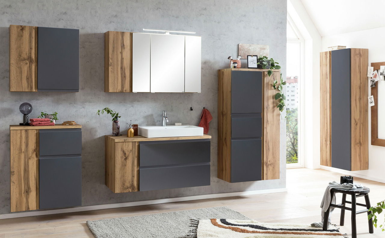 Modernes Waschtisch-Set mit Holz- und Grautönen, bestehend aus mehreren Hängeschränken und einem Waschbecken, frontal betrachtet.
