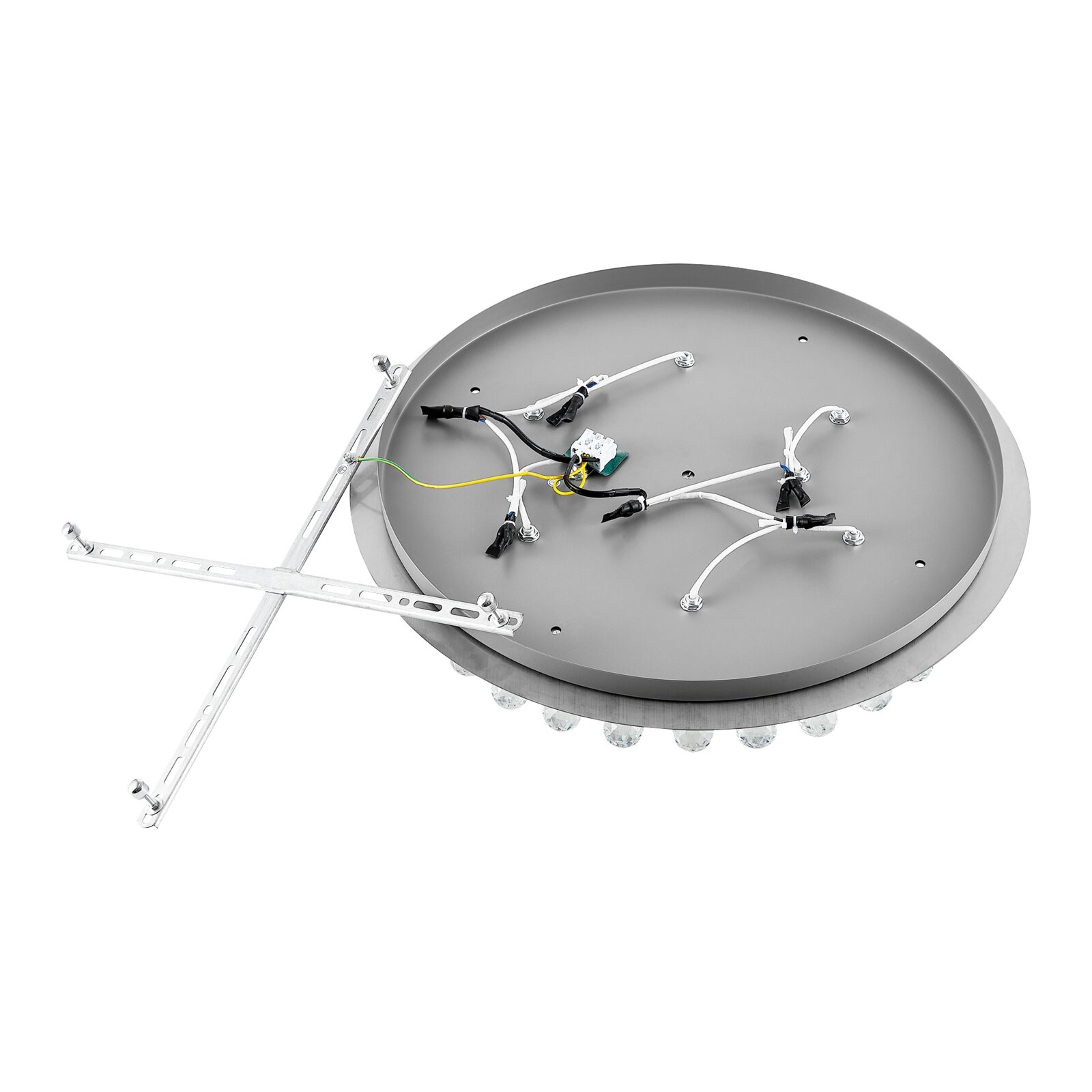 Achterkant van een ronde plafondlamp met zichtbare kabels en bevestigingen, in perspectief van onderaf gefotografeerd.
