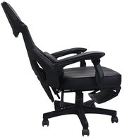 Seitliche Ansicht eines schwarzen Gaming-Stuhls mit verstellbaren Armlehnen und Fußstütze.