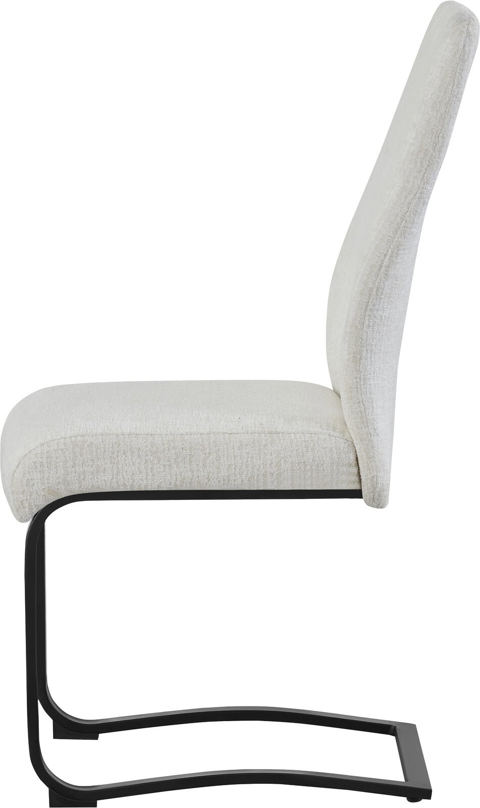 Seitliche Ansicht eines gepolsterten Esszimmerstuhls in hellem Beige mit hoher Rückenlehne und schwarzem Freischwinger-Metallgestell vor weißem Hintergrund