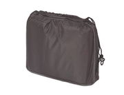 Schwarze Schirmhülle in seitlicher Perspektive mit Kordelzug