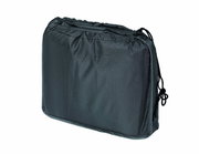 Schwarze Schirmhülle in seitlicher Perspektive mit Kordelzug