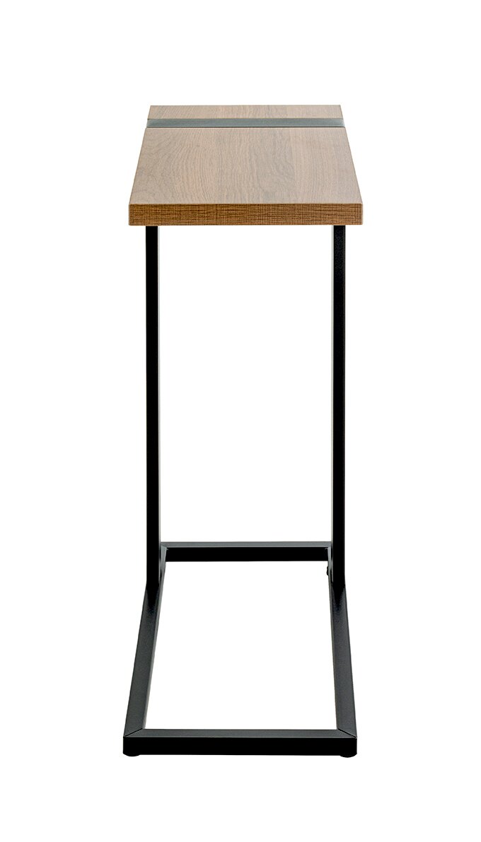Schmaler Beistelltisch/Konsolentisch mit heller Holzplatte und schwarzem Metallgestell, freigestellt auf weißem Hintergrund, Frontansicht