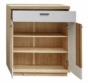 Schuhschrank aus Holz mit einer Schublade und zwei offenen Türen, frontal betrachtet