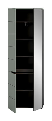 Hoher, moderner Hochschrank in Grau mit geöffneten Türen, dunklem Innenraum und mehreren Einlegeböden, Ansicht schräg von vorn