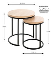 Set van twee bijzettafels met ronde houten bladen en zwarte metalen onderstellen, grotere tafelhoogte 49 cm, kleinere tafelhoogte 43 cm, bovenaanzicht.