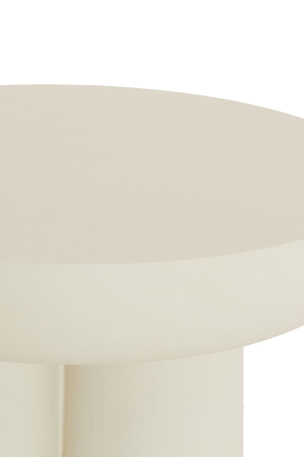 Nahaufnahme eines weißen Couchtischs mit runder Tischplatte und zylindrischem Bein, seitliche Perspektive.
