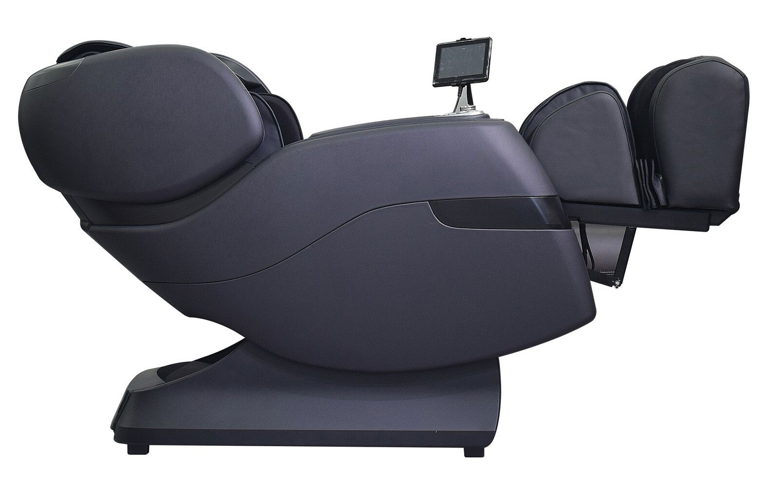 Seitliche Ansicht eines modernen schwarzen Massagesessels mit integrierter Fußstütze und Tablet-Halterung.