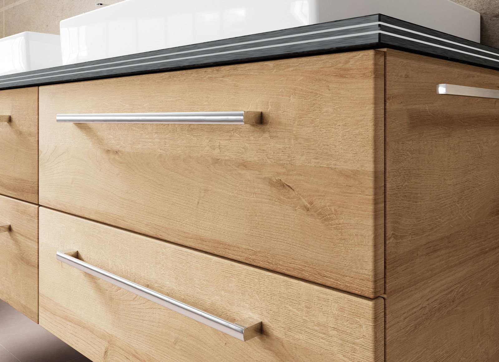 Nahaufnahme einer modernen Badkombination mit Holzoptik und eleganten Metallgriffen, seitliche Perspektive.