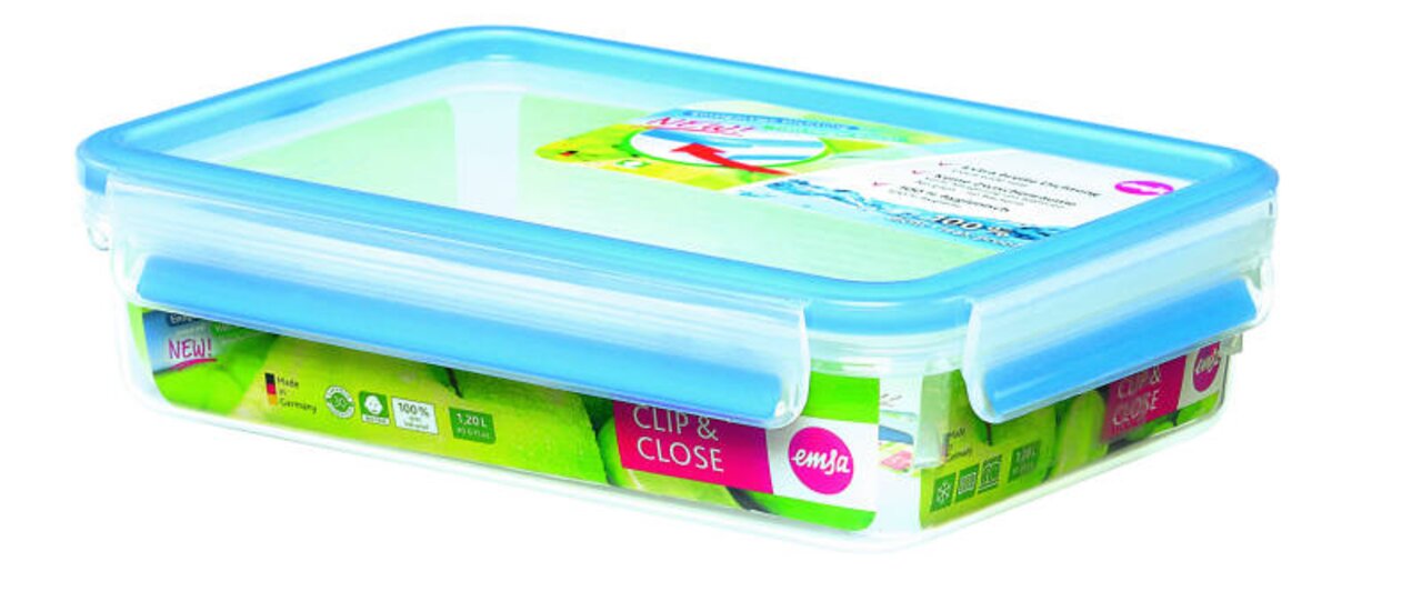 Rechteckige Frischhaltedose mit blauem Deckel und Clip-Verschluss, seitliche Perspektive