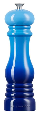 Blaue Pfeffermühle aus Keramik, Vorderansicht, mit glänzender Oberfläche und silbernem Knopf.