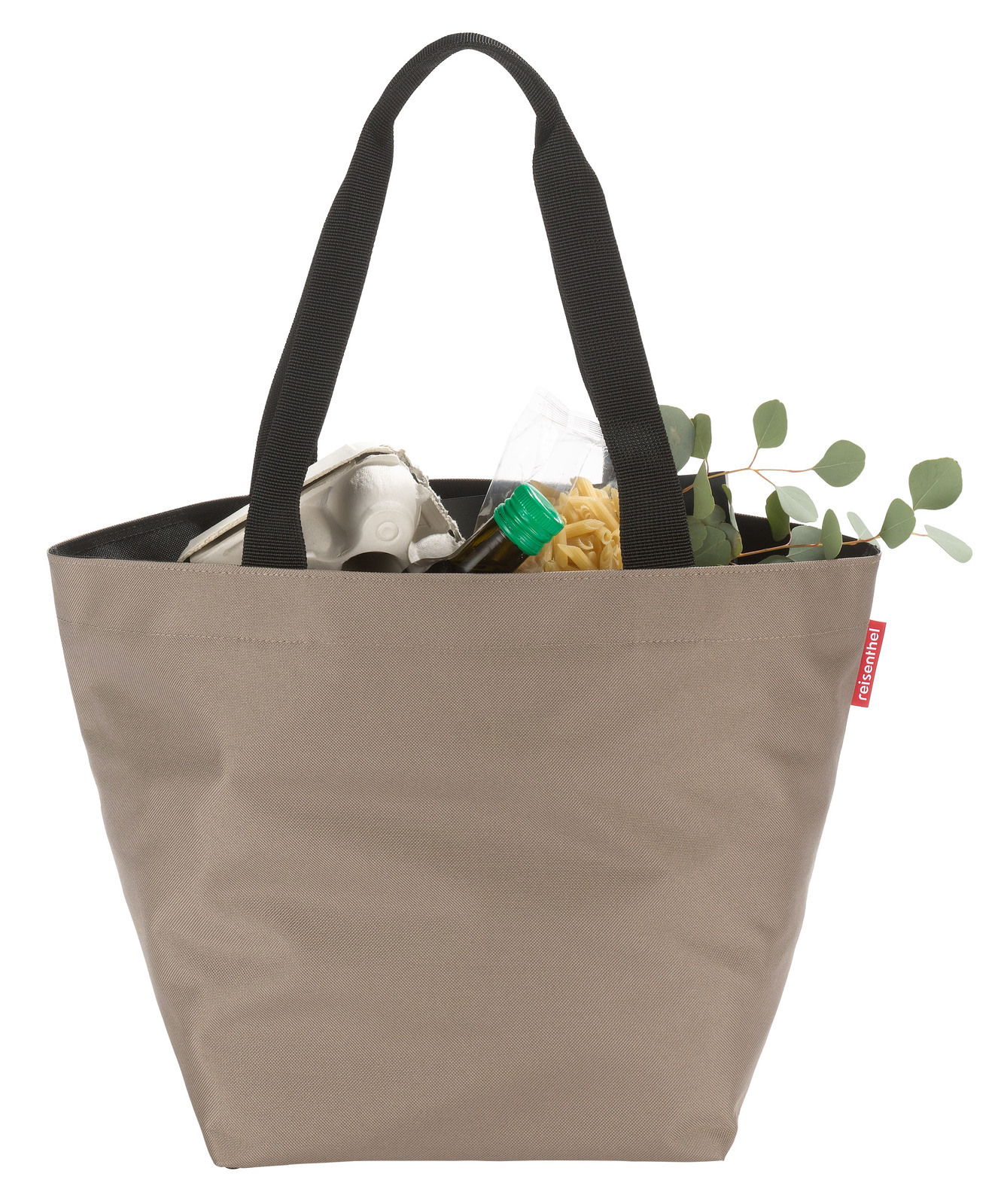 Olivefarbene Einkaufstasche mit schwarzen Henkeln, gefüllt mit Lebensmitteln, aus der Vorderansicht.
