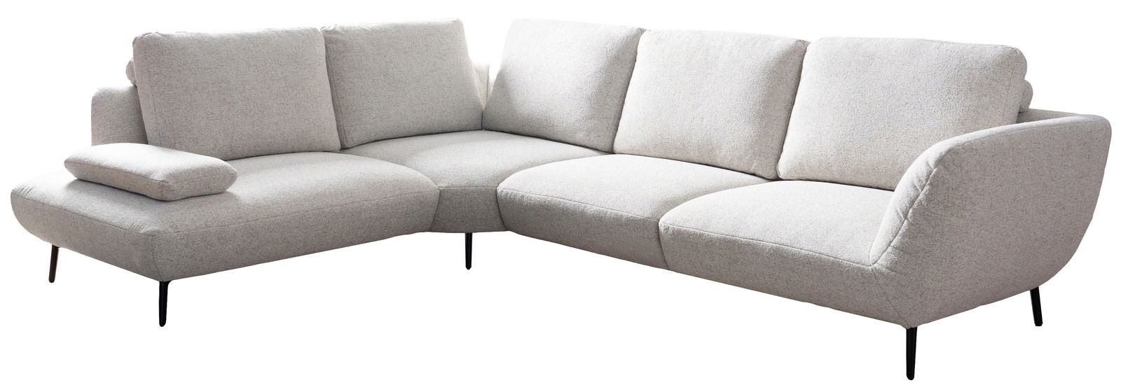 Helles, modernes Ecksofa mit Stoffbezug, bestehend aus drei Sitzplätzen und einer Ottomane, aus der Perspektive von vorne links.