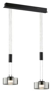 Moderne Pendelleuchte Lavin mit zwei zylindrischen Lampenschirmen aus Glas, hängend an schwarzen Kabeln, seitliche Perspektive.