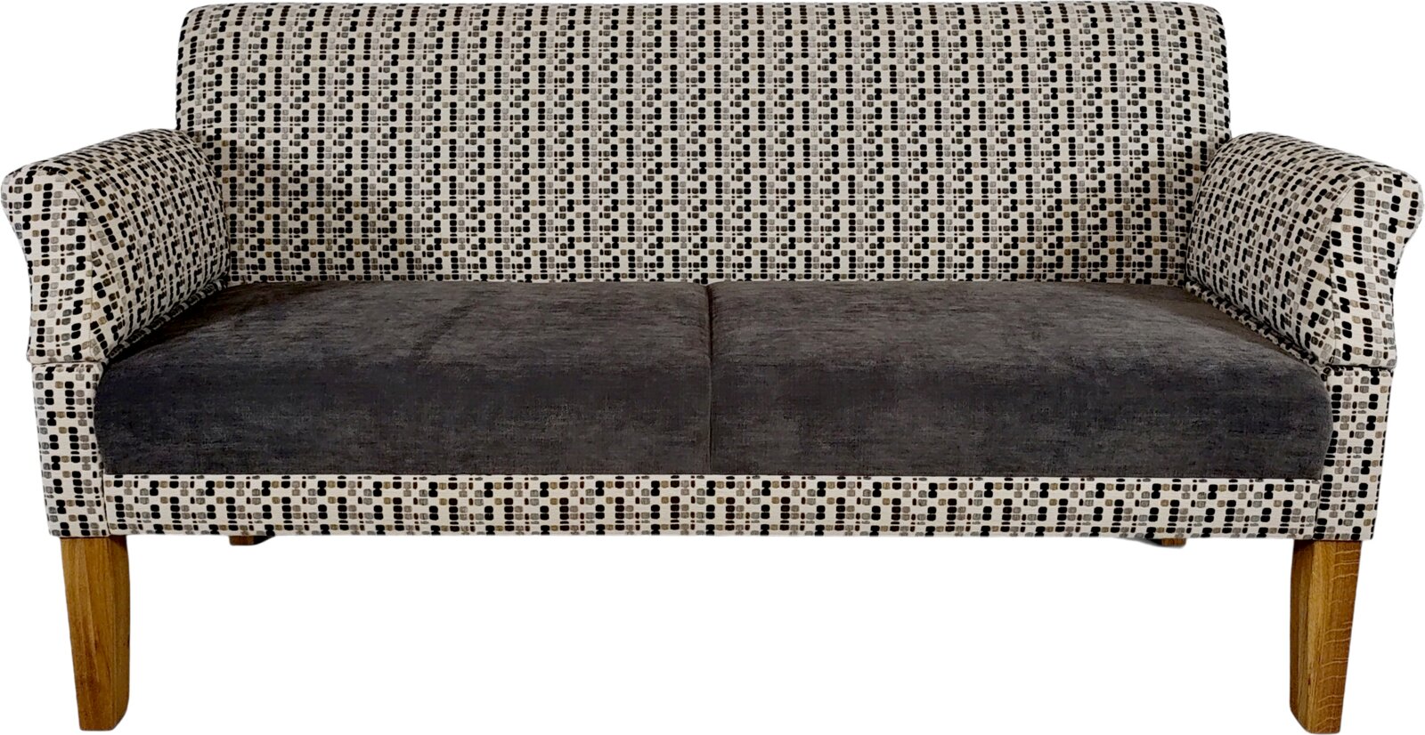 Gepolstertes 2-Sitzer-Sofa mit grauer Sitzfläche, gemusterten Armlehnen und Rückenlehne sowie Holzfüßen, Frontansicht