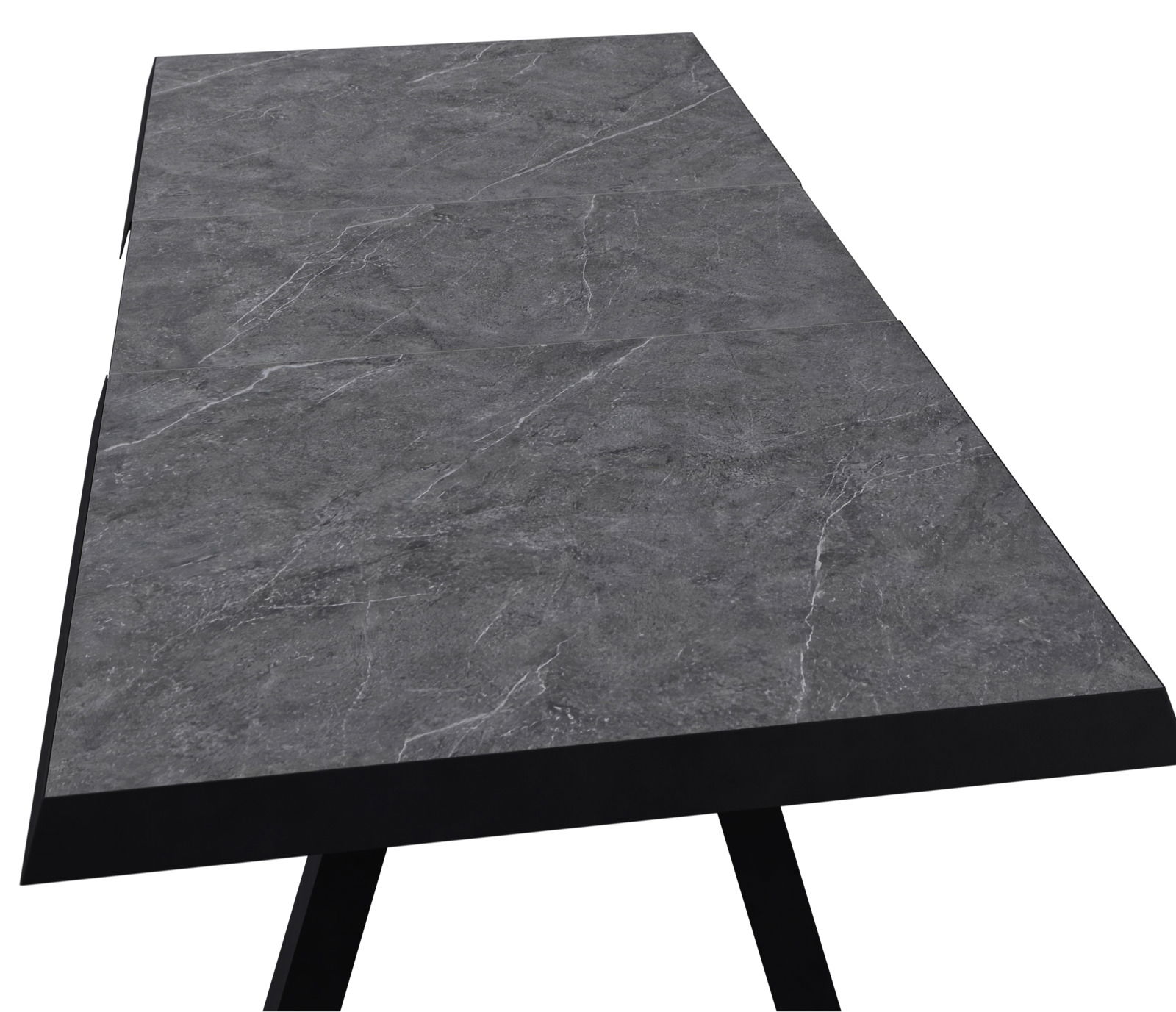 Gartentisch klein, ausziehbar, mit grauer Steinoptik-Oberfläche, perspektivisch von oben betrachtet.