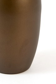 Detailaanzicht van opzij van een bronsbruine, afgeronde plantenpot met een fijn glanzende afwerking tegen een witte achtergrond