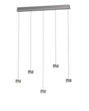 Moderne LED-hanglamp met vijf cilindervormige lampen, opgehangen aan dunne kabels aan een rechthoekige plafondbeugel. Zijaanzicht.