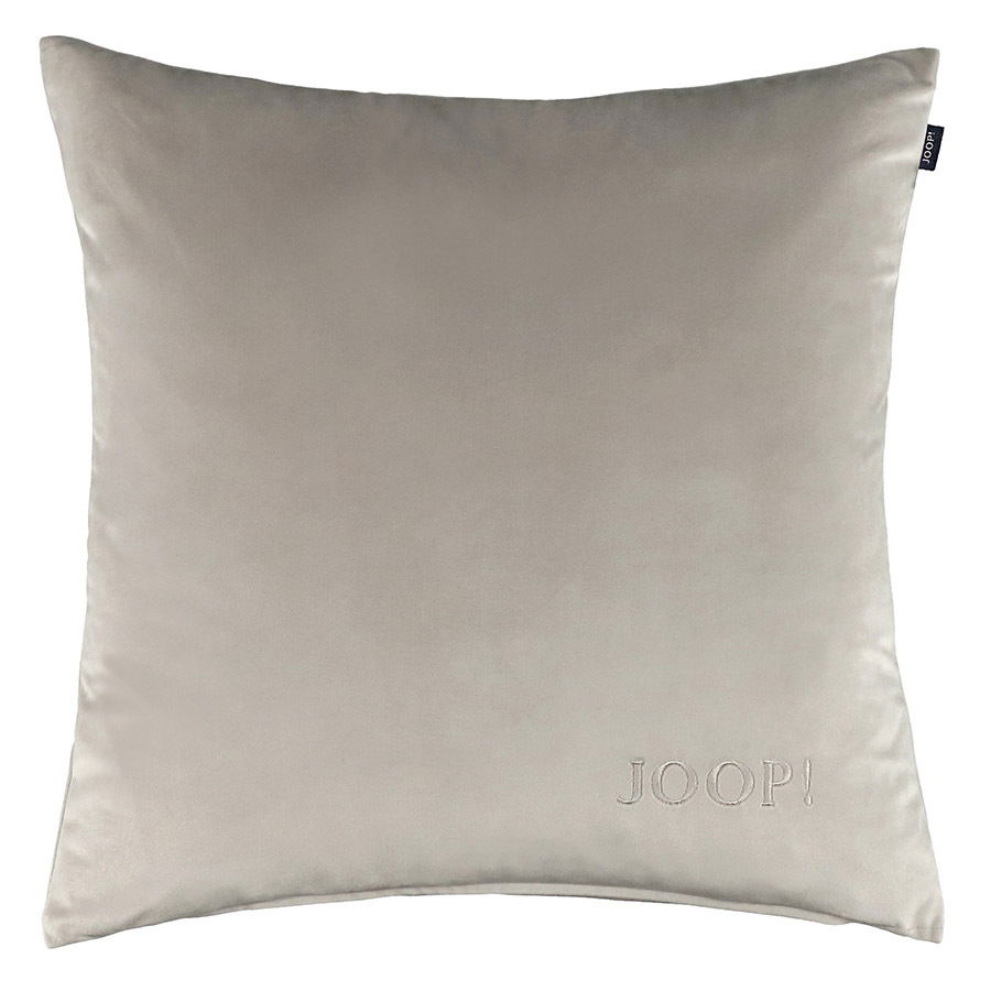 Beige Kissenhülle 45x45cm mit gesticktem 'JOOP!' Logo, frontal fotografiert