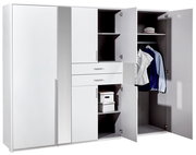 Drehtürenschrank mit sechs Türen, teilweise geöffnet, zeigt Innenfächer mit Kleidung und Accessoires, Perspektive von vorne