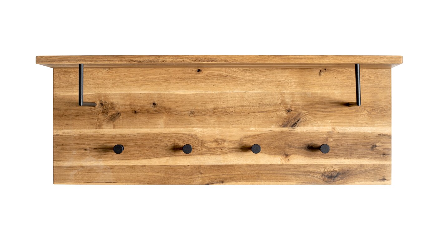 Wandgarderobe aus massivem Holz mit Ablage oben, zwei Metallhaken und vier runden schwarzen Garderobenknöpfen, Frontansicht