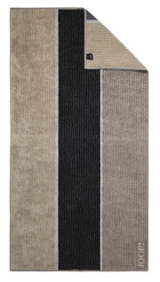 Duschtuch mit breiten Streifen in Beige und Schwarz, von oben fotografiert