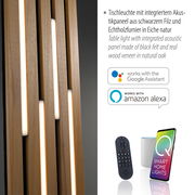 LED-Tischleuchte mit integriertem Akustikpanel aus schwarzem Filz und Echtholzfurnier in Eiche natur, seitliche Perspektive