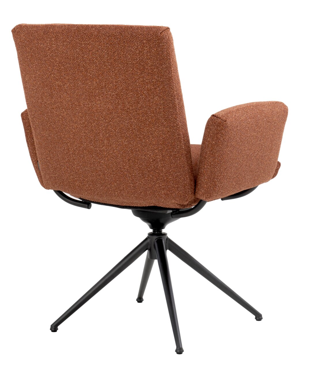 Achterkant van een bruine fauteuil met een zwart metalen frame en vier poten.