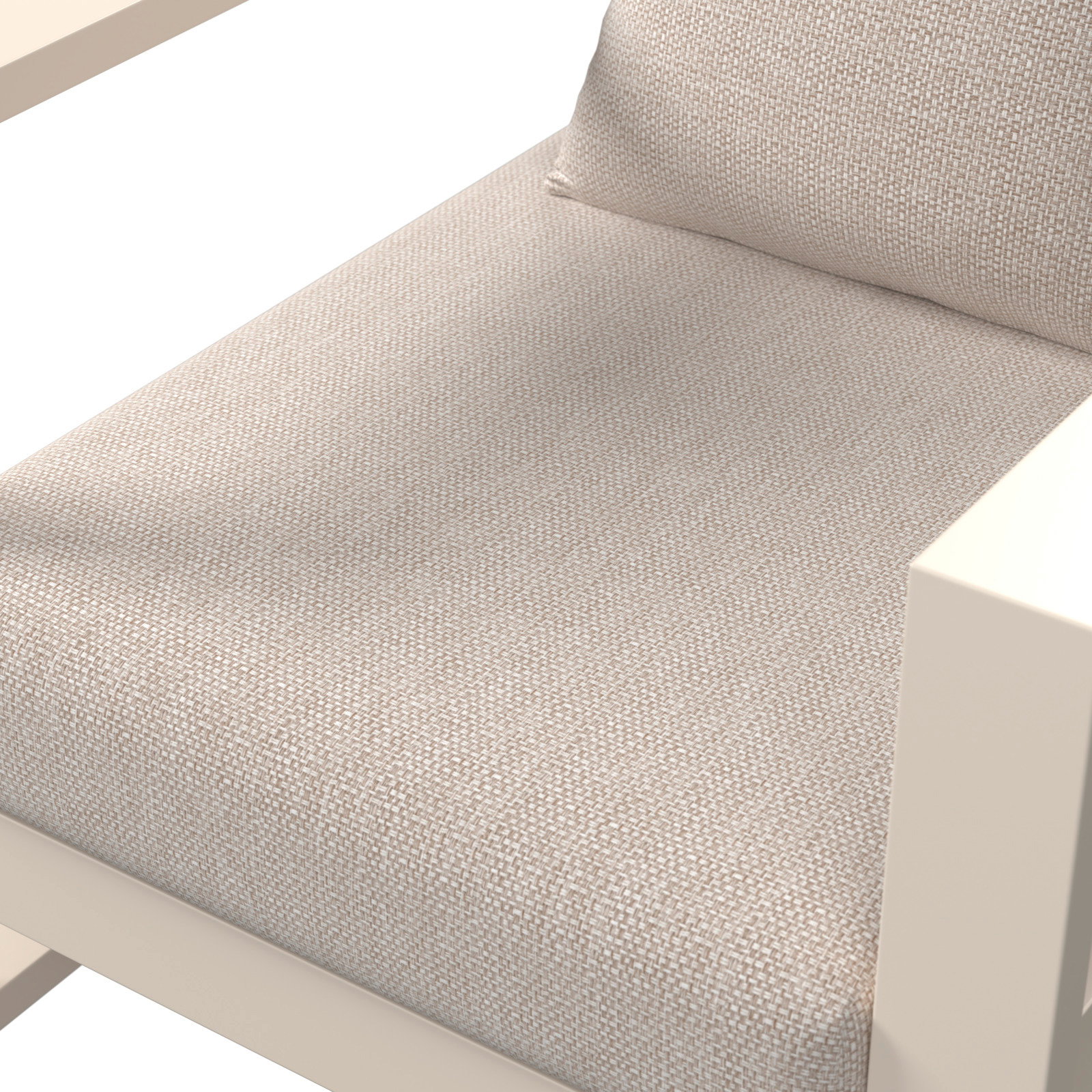 Nahaufnahme eines Lounge-Sessels mit beigem Stoffbezug und cremefarbenem Rahmen, von oben betrachtet.