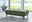 Grüner XXL-Hocker in modernem Wohnzimmer, seitliche Perspektive