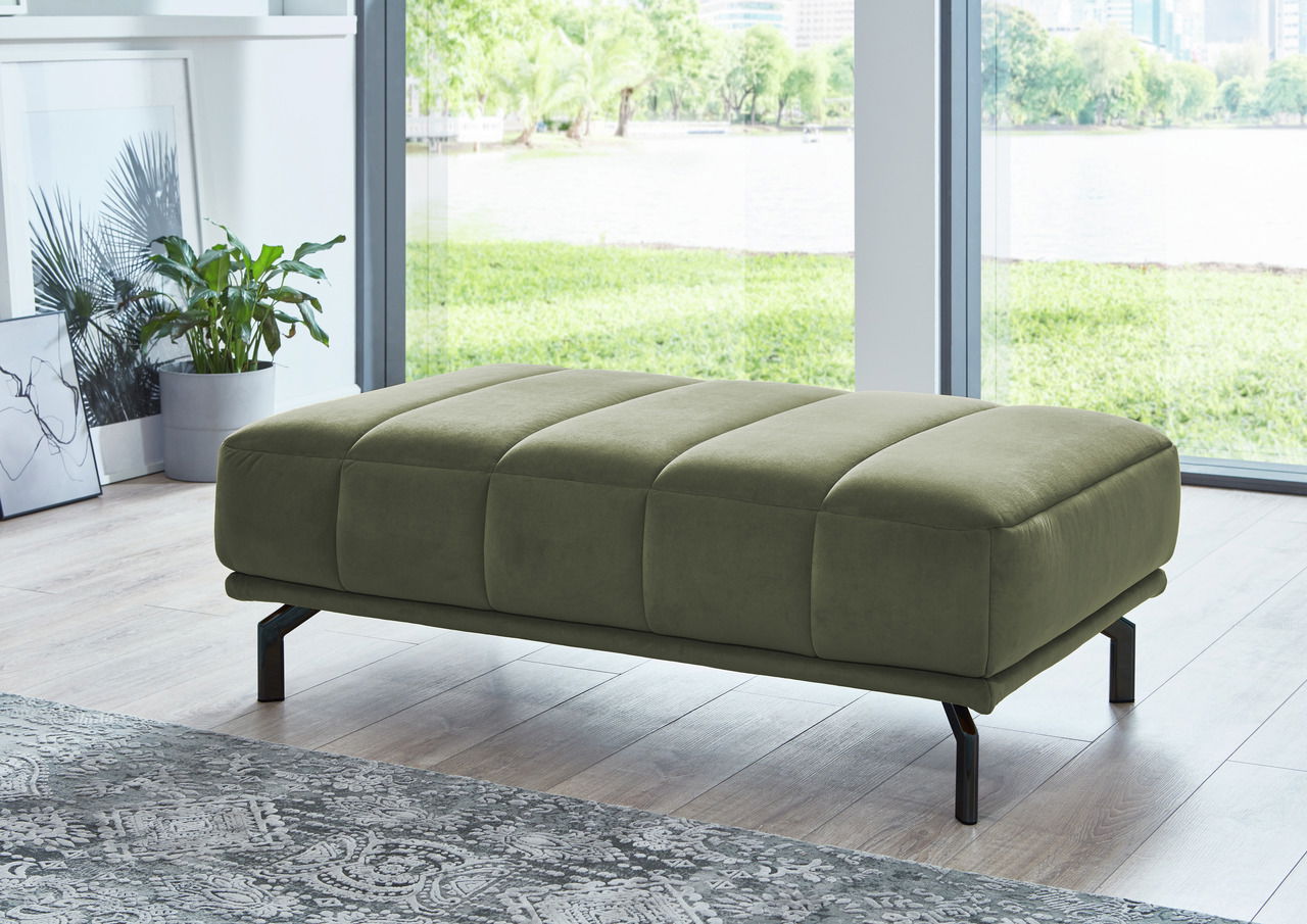 Beldomo Style XXL-Hocker KLAGENFURT Grüner XXL-Hocker in modernem Wohnzimmer, seitliche Perspektive