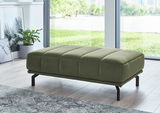 Grüner XXL-Hocker in modernem Wohnzimmer, seitliche Perspektive