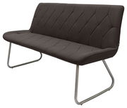 Moderne braune Bank mit gepolsterter Sitzfläche und Rückenlehne, gestepptem Muster und Metallbeinen, seitliche Perspektive.