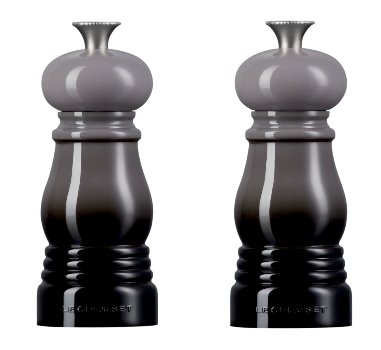 LE CREUSET Mühlen-Set klein Flint Zwei graue Mühlen aus dem Mühlen-Set klein Flint, frontal abgebildet.