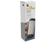 Muskatreibe in Verpackung, seitliche Perspektive