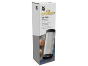 Muskatreibe in Verpackung, seitliche Perspektive