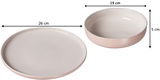 Zwei rosafarbene Geschirrteile aus dem Tafel-Set Jasper, bestehend aus einem flachen Teller mit einem Durchmesser von 26 cm und einer Schale mit einem Durchmesser von 19 cm und einer Höhe von 5 cm, aus der Seitenperspektive.