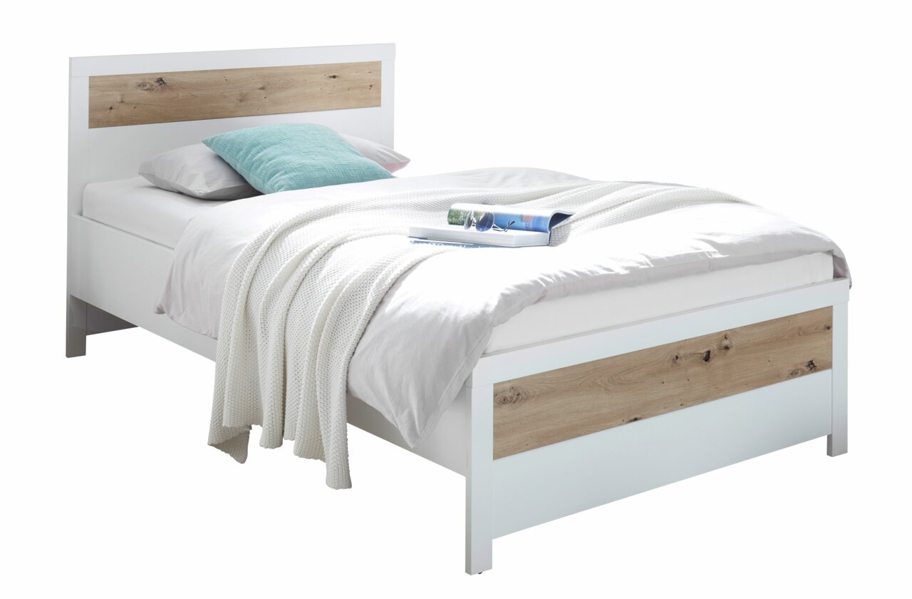 Einzelbett mit weißem Rahmen und Holzverkleidung an Kopf- und Fußteil, seitliche Perspektive