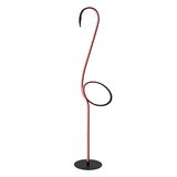 Moderne Stehlampe mit geschwungenem, schlankem Design in Schwarz und Rot, seitliche Perspektive