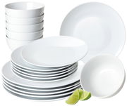 Weißes 18-teiliges Geschirrset bestehend aus Tellern und Schalen, seitliche Perspektive mit Limettenscheiben als Dekoration.