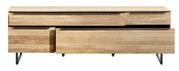 Vooraanzicht van een groot tv-lowboard van licht hout met zwarte metalen handgrepen en poten.