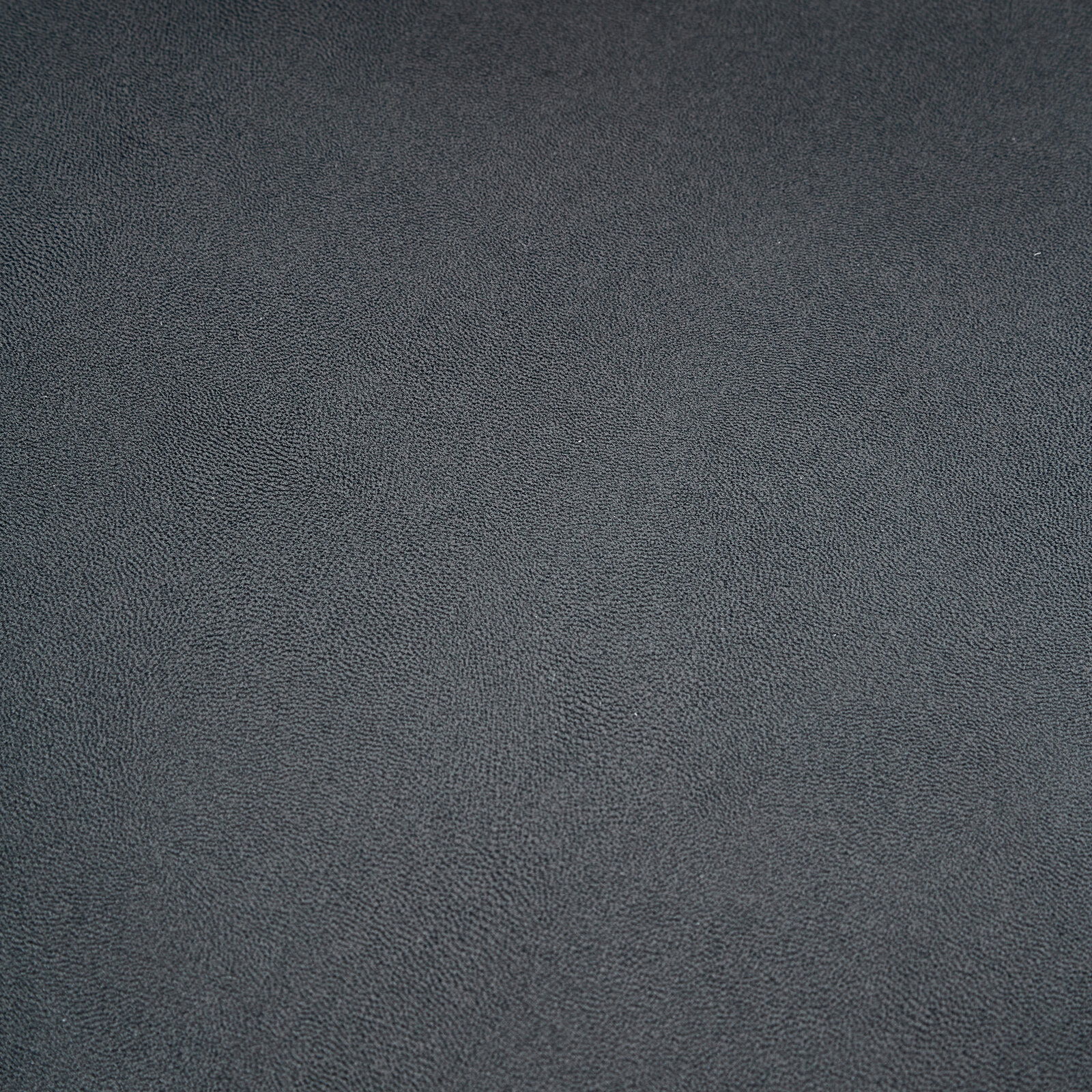Ti´me Stuhl CLEMENS Nahaufnahme einer dunkelgrauen, strukturierten Oberfläche eines Stuhlsitzes