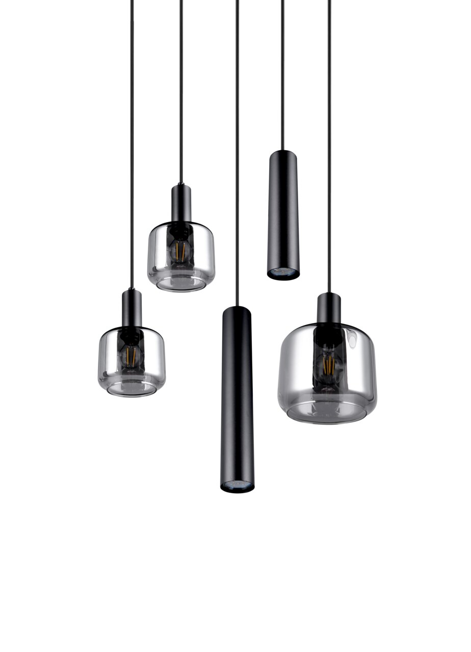 Moderne Pendelleuchte mit fünf hängenden Lampenschirmen in verschiedenen Formen, aus schwarzem Metall und klarem Glas, seitliche Perspektive.