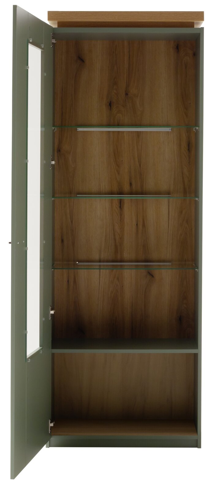 Hoher Vitrinenschrank mit geöffneter Glastür, olivgrünem Rahmen und Holzrückwand, mit mehreren Glasböden und Metallstreben; frontale Ansicht leicht von links.