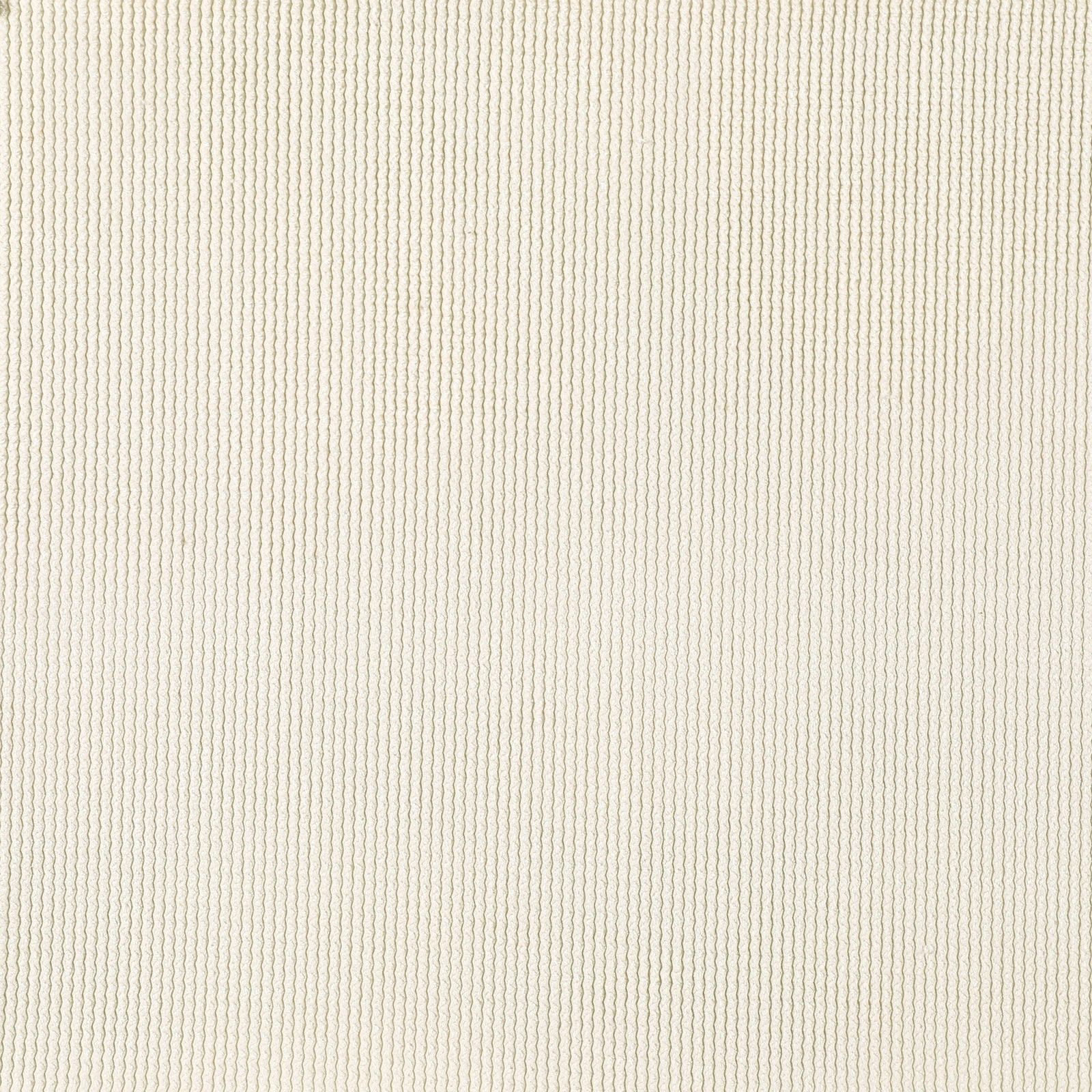 Nahaufnahme eines cremefarbenen, gerippten Stoffes in Draufsicht
