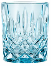 Kristallklarer Whiskybecher mit elegantem Schliffmuster, Frontalansicht